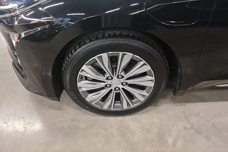 Used Hongqi E-QM5 2022 431 km Charge & Enjoy Edition Left Front Wheel Hub