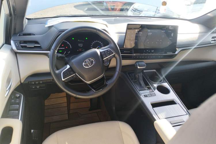 Used Toyota Sienna 2021 2.5L Hybrid Premium Edition