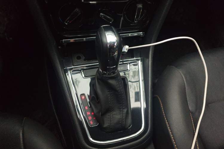 Used Volkswagen Bora 2017 1.6L Automatic Comfort Model Gear Lever