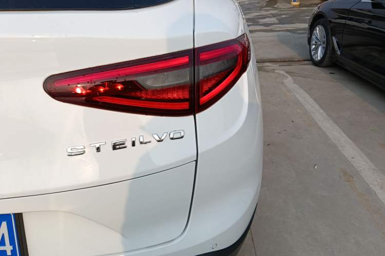 Used Alfa Romeo Stelvio 2017 2.0T 200HP Luxury Edition