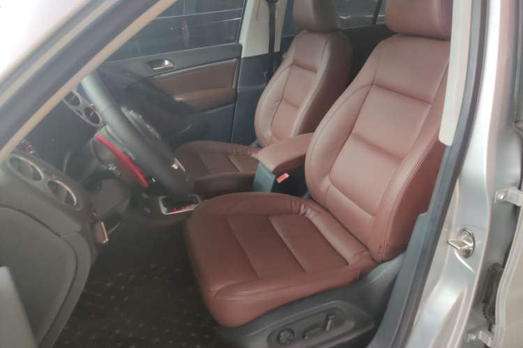 Used Volkswagen Tiguan 2013 2.0 TSI Automatic All-Wheel Drive Luxury Edition Left Front Seat