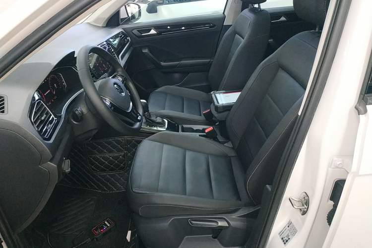 Used Volkswagen T-ROC 2021 280TSI DSG Two-Wheel Drive Comfort Connect Edition Left Front Seat