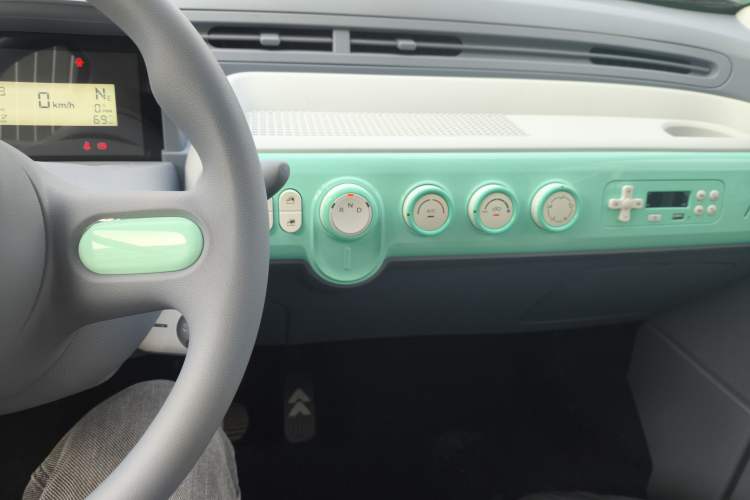 Used Bestune Pony 2025 222km Range Agile Horse Audio And AC Panel