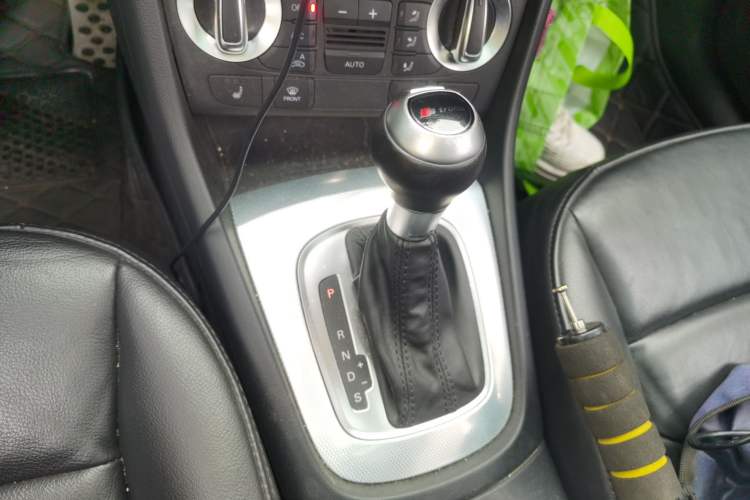 Used Audi Q3 2015 35 TFSI quattro Technology Edition Gear Lever