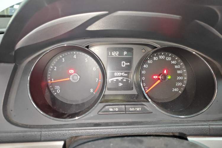 Used Volkswagen Lavida 2015 1.6L Automatic Comfort Edition Instrument Cluster