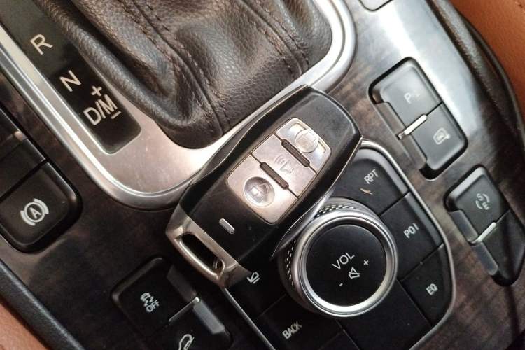 Used Haval H6 Coupe 2015 Blue Label 2.0T Automatic Two-Wheel Drive Elite Model Interior 1