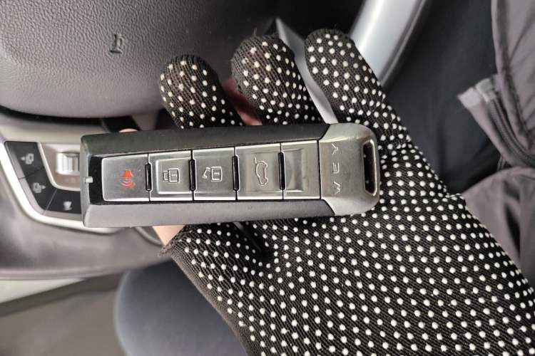 Used Wey VV6 2018 2.0T Two-Wheel-Drive Ultra-Luxury Version China V Standard Vehicle Key