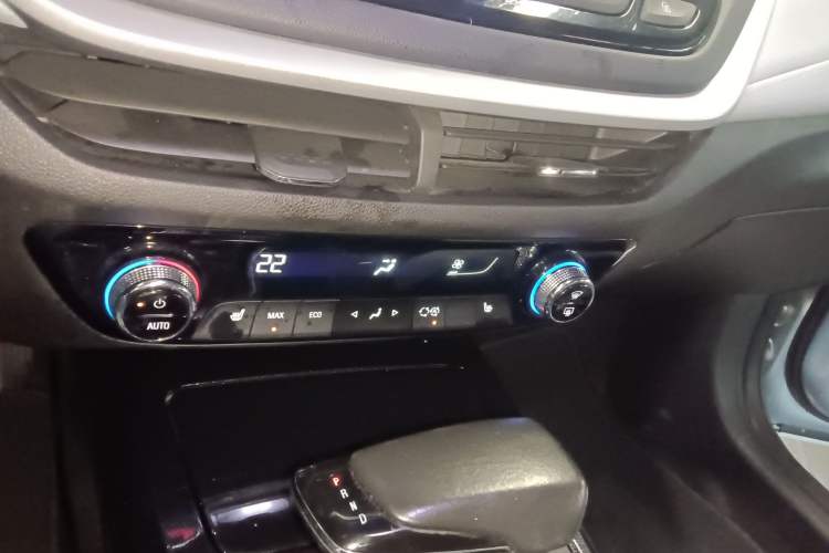 Used Chevrolet Menlo 2022 Starry Edition Audio And AC Panel