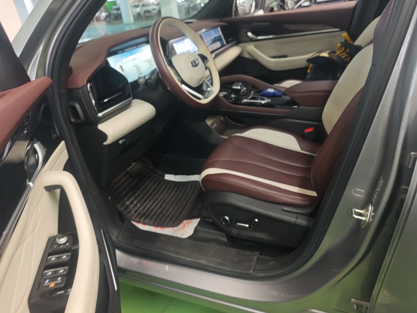 Geely Auto Monjaro L 2021 2.0TD DCT EVO Two-Wheel Drive Prestige Version — снимка 17