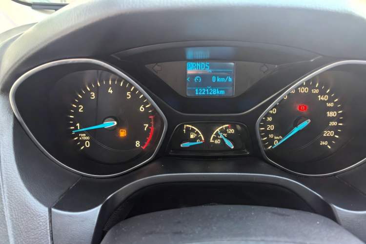 Ojetý Ford Focus 2017 Sedan 1.6L Automatic Fashion Edition Smart Drive Version