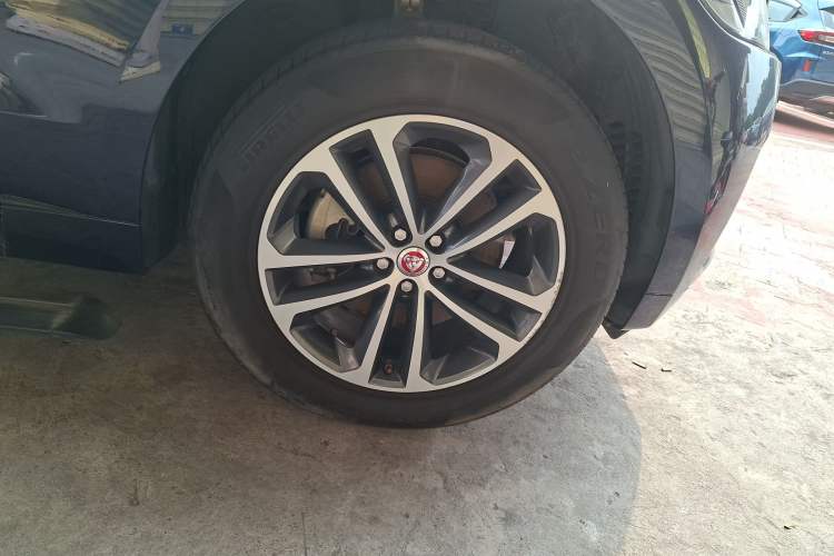 Used Jaguar F-PACE 2019 2.0T All-Wheel Drive R-Sport Sport Edition Right Front Wheel Hub