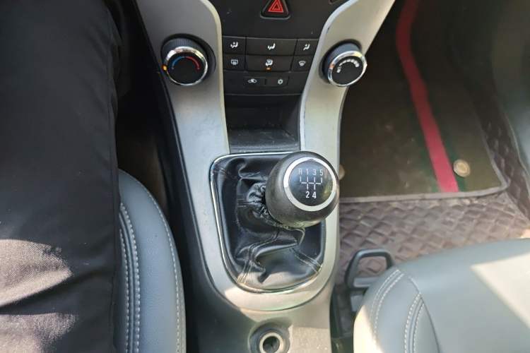 Used Chevrolet Cruze 2012 1.6L SL MT Gear Lever