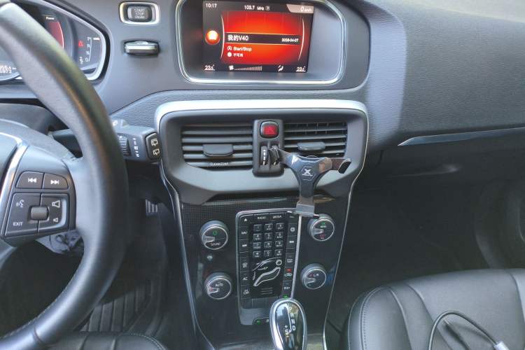 Used Volvo V40 2019 T3 Zhiyi Edition Audio And AC Panel