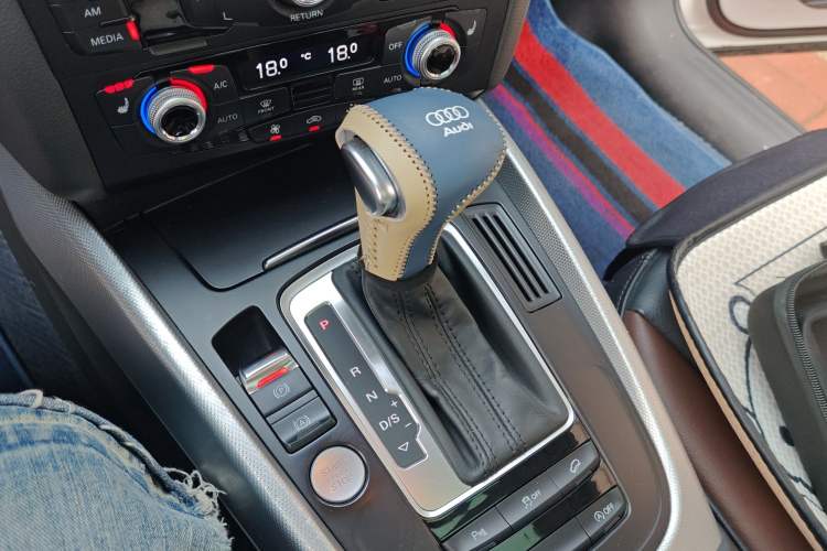 Used Audi Q5 2018 Collector's Edition 40 TFSI Technology Model Gear Lever