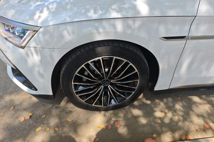 Used BYD Han 2022 DM-i 121KM Luxury Model Left Front Wheel Hub