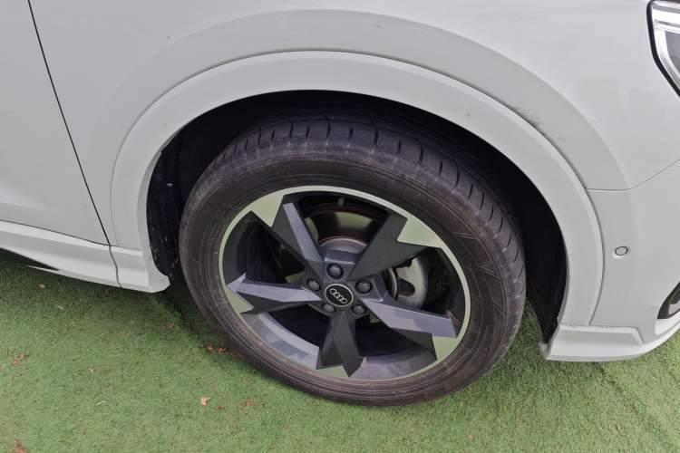 Used Audi Q3 2023 35 TFSI Fashion Dynamic Model (1.4T)
