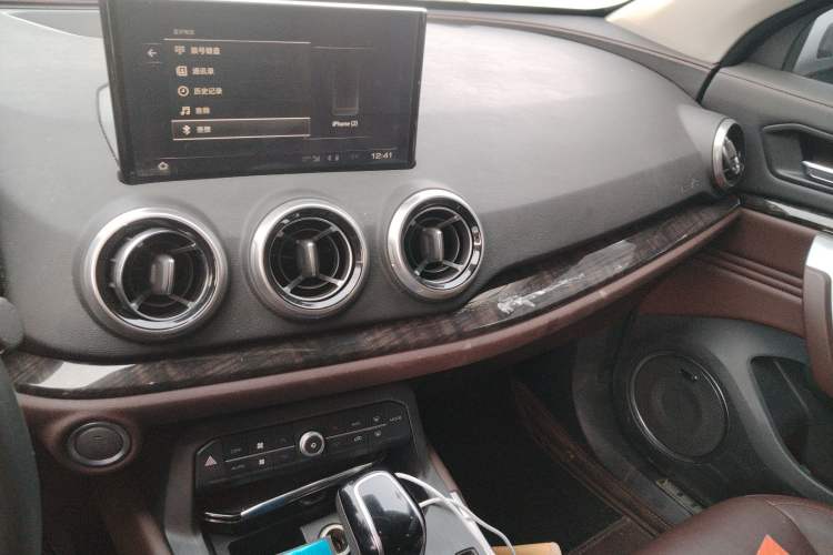 Used Wey VV5 2017 2.0T Flagship Edition Audio And AC Panel