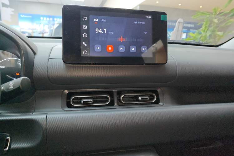 Used Wuling Hongguang New Energy 2025 Extended-Range Hybrid 50KM Comfort Version Audio And AC Panel