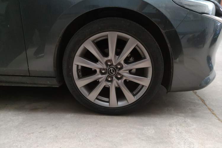 Used Mazda 3 Axela 2020 2.0L Automatic Luxury Version Right Front Wheel Hub
