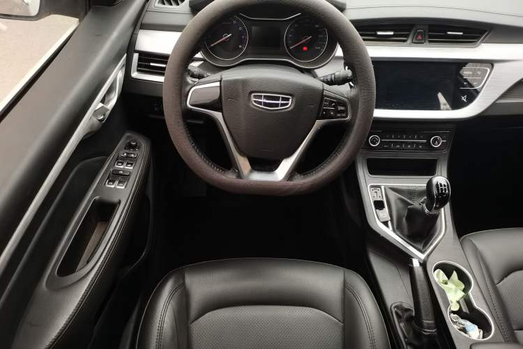 Used Geely Auto Vision 2019 Upgraded Model 1.5L Manual Luxury Version China VI Standard