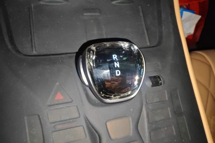 Used Denza D9 2025 DM-i Intelligent Drive 1020 Four-Wheel Drive Prestige Model