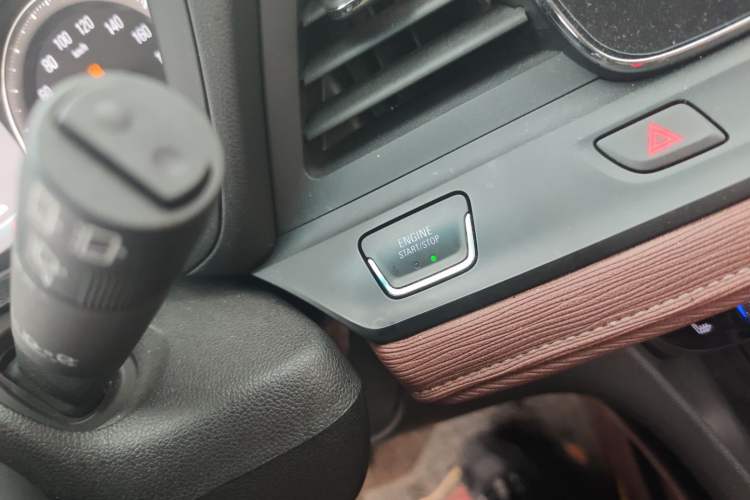 Used Buick GL6 2019 18T 6-Seater Connected Luxury Version China VI Standard
