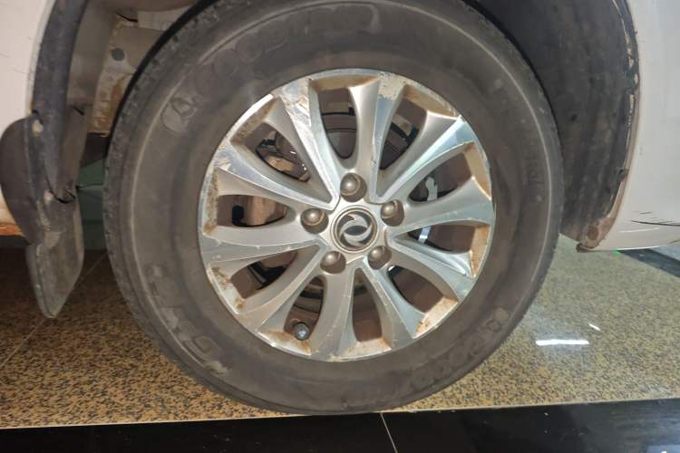 Used FORTHING Lingzhi 2016 M3 1.6L 7-Seater Comfort Model China IV Standard Right Front Wheel Hub