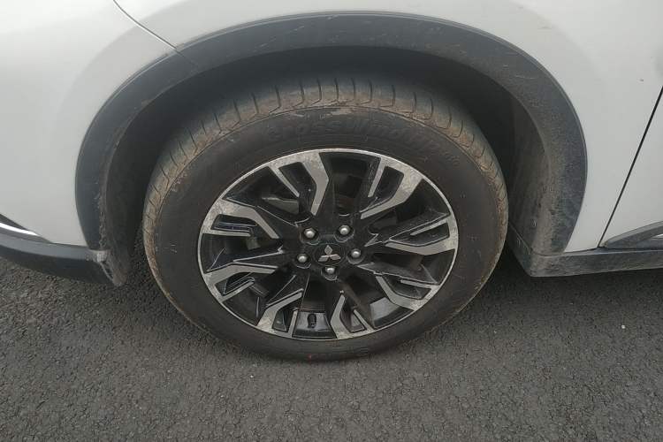 Used Mitsubishi Outlander 2019 2.4L 4x4 Zhi Xiang Edition 7 Seats China VI Standard