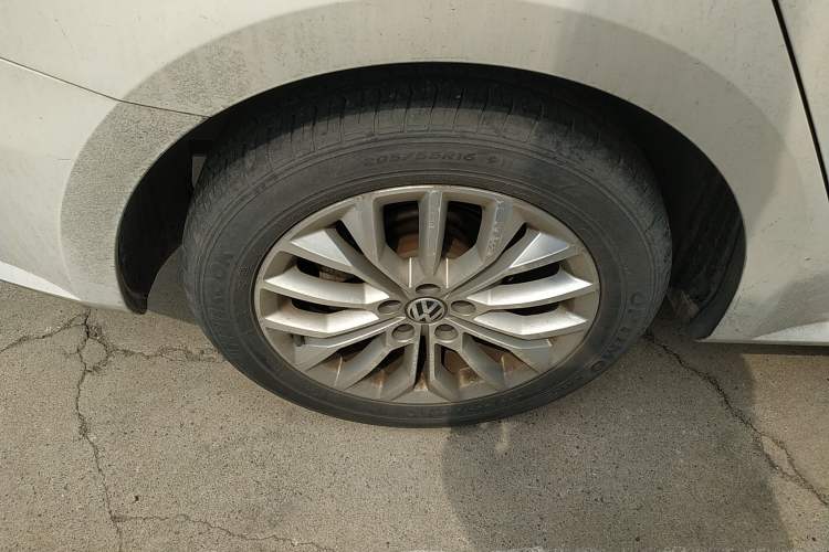 Used Volkswagen Gran Lavida 2013 1.6L Automatic Luxury Model
