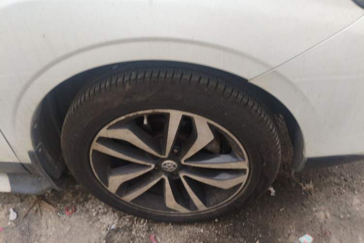 Used Venucia T90 2017 2.0L CVT Smart Edition Right Front Wheel Hub