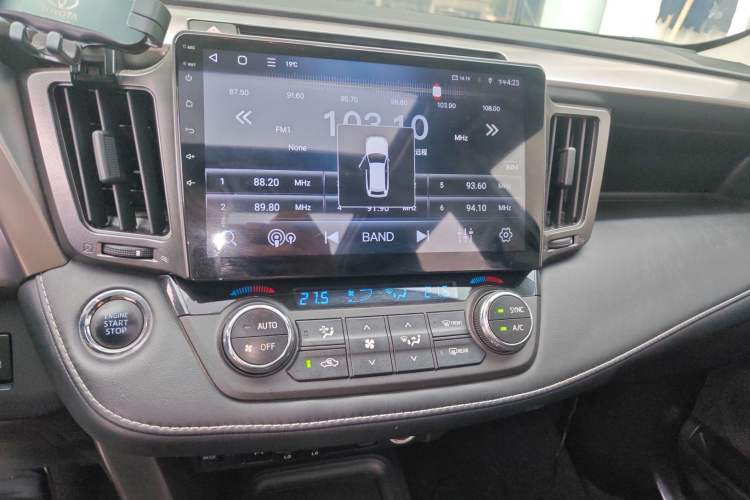 Used Toyota RAV4 2018 2.5L Automatic 4x4 Elite i Edition Audio And AC Panel