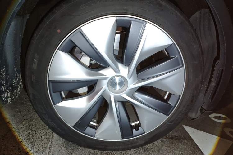 Used Tesla Model Y 2022 Revised Version Rear-Wheel Drive Right Front Wheel Hub