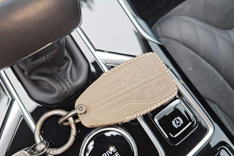 Used Hongqi HS5 2022 Facelifted Version 2.0T Smart Connect Flagship All-Wheel-Drive Edition Vehicle Key