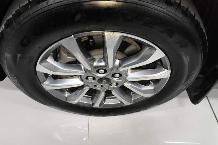 Used Ford Edge 2025 Ford Explorer L 2.0T EcoBoost Two-Wheel Drive 7-Seater Fashion Edition
