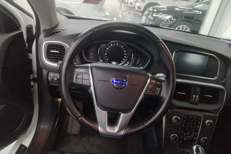 Used Volvo V40 2016 T3 Zhiyi Edition
