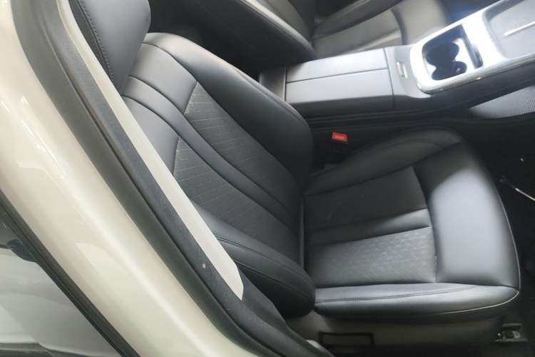 Used AION S MAX 2024 70 Star Edition 54.6 kWh Right Front Seat