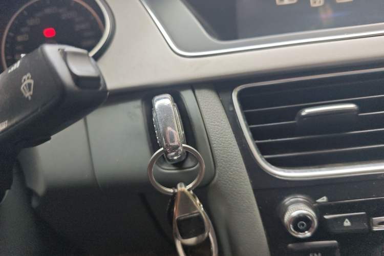 Used Audi A4L 2015 35 TFSI Automatic Comfort Model Vehicle Key