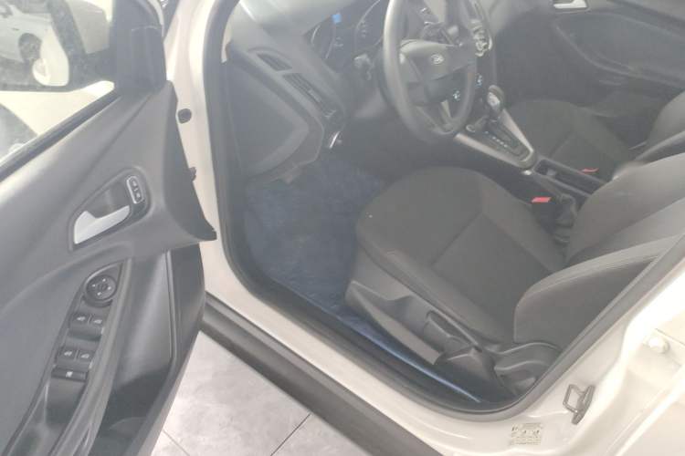 Used Ford Focus 2018 Hatchback Classic 1.6L Automatic Comfort Plus SmartDrive Edition
