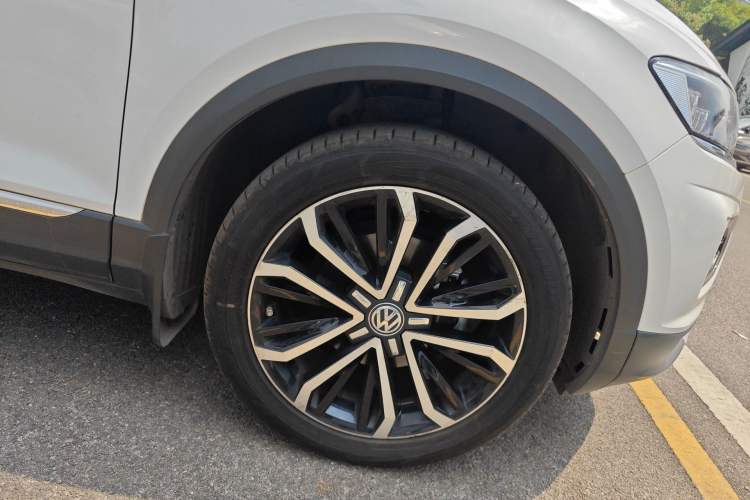 Used Volkswagen T-ROC 2019 280TSI DSG Two-Wheel-Drive Luxury Version China V Emission Standard Right Front Wheel Hub