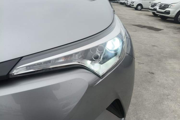 Used Toyota IZOA 2018 2.0L Yichi Version China VI Standard