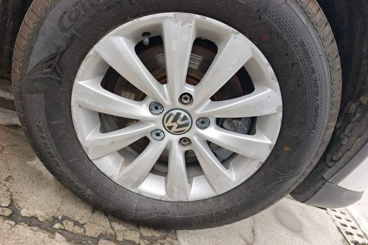 Used Volkswagen Tiguan 2010 1.8 TSI Automatic All-Wheel Drive Fashion Edition Right Front Wheel Hub