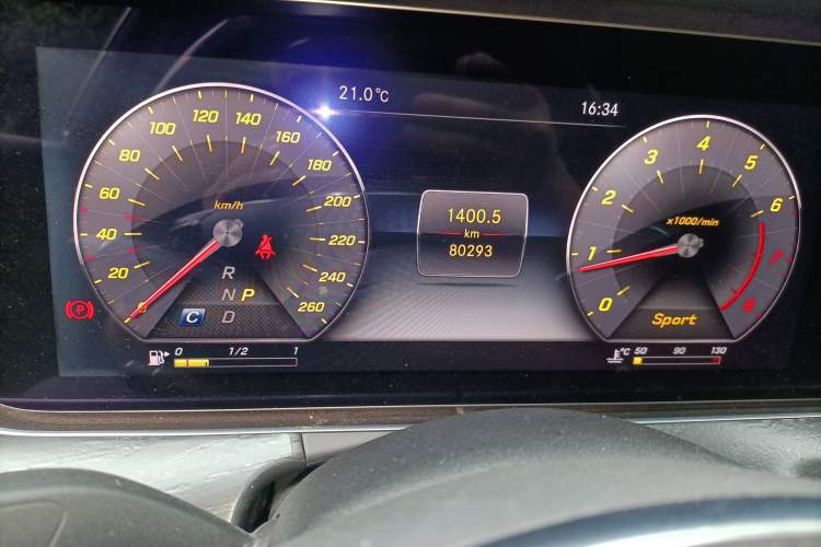 Used Mercedes-Benz E-Class 2016 E 200 L Sport Edition Odometer Close Up