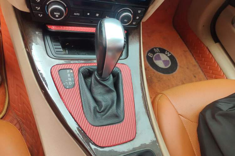 Used BMW 3 Series 2011 320i Luxury Edition Gear Lever