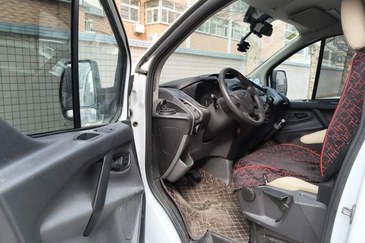 Used Ford Transit 2019 2.0T Diesel Multi-Purpose Commercial Vehicle Short Wheelbase Low Roof 6-Seater China VI Standard
