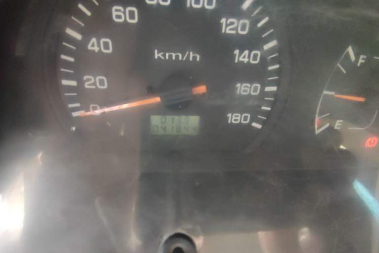 Used Jinbei Hiace 2011 2.0L 5th Generation Xiangyun Comfort Version 4G20D4B Odometer Close Up