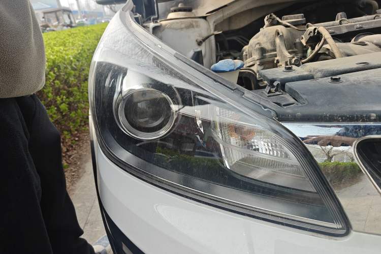 Used Kia KX Cross 2018 1.6L Automatic Dynamic Sunroof Version Right Front Headlight