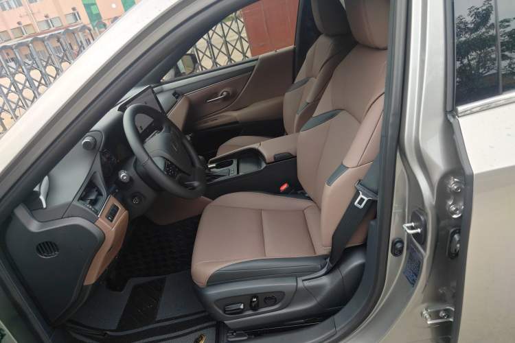 Used Lexus ES 2025 200 Premium Edition
