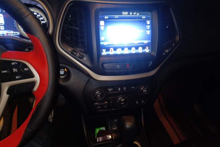 Used Jeep Cherokee 2017 2.0L Superior Edition Audio And AC Panel