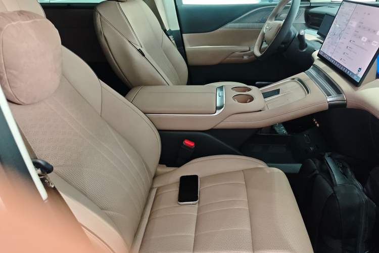 Used XPeng X9 2026 Model—Range-Extended Version 1602 Ultra Right Front Seat