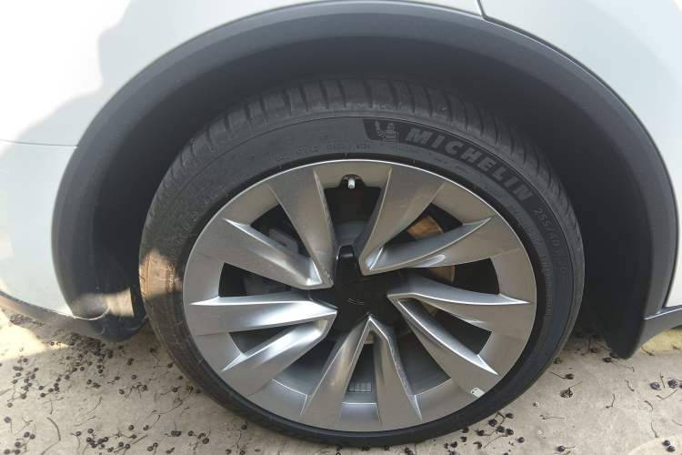 Used Tesla Model Y 2025 Rear-Wheel-Drive Version
